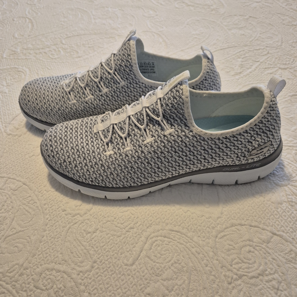 Skechers Dual Lite Women's Size 9.5W Black and White Knit Sneakers